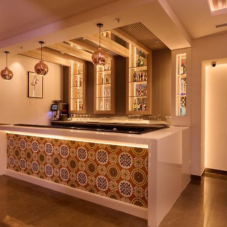 Delite Sarovar Portico Фаридабад Екстериор снимка
