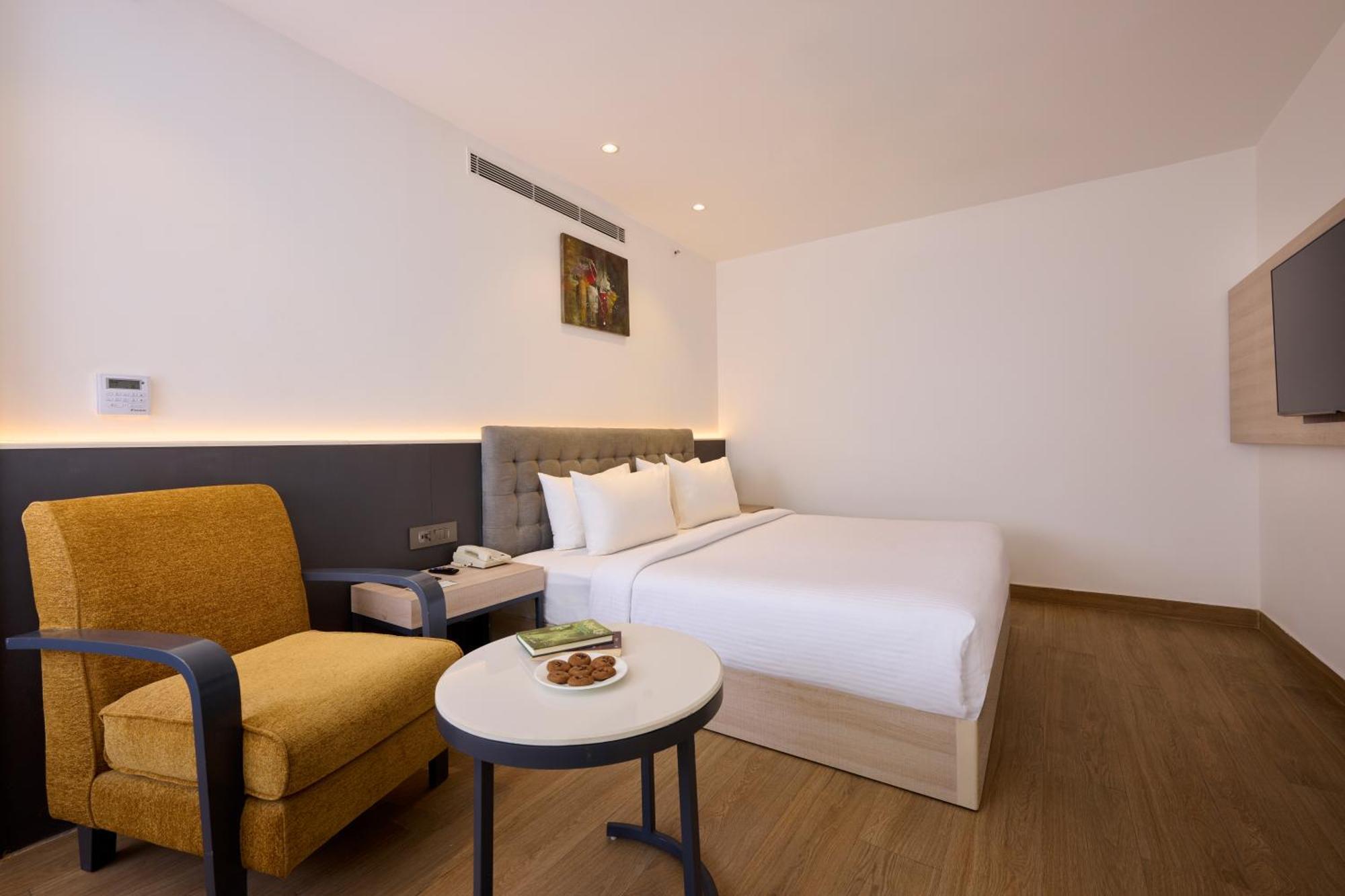 Delite Sarovar Portico Фаридабад Екстериор снимка