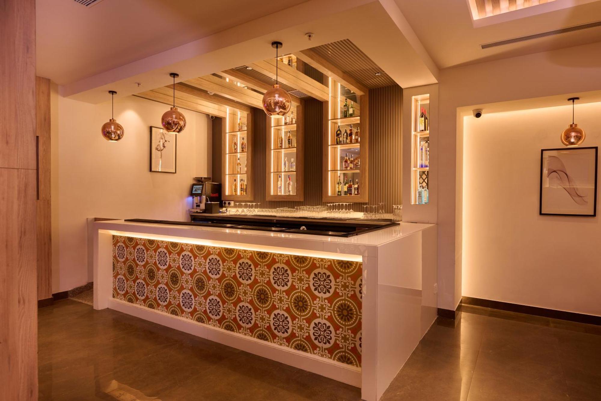 Delite Sarovar Portico Фаридабад Екстериор снимка
