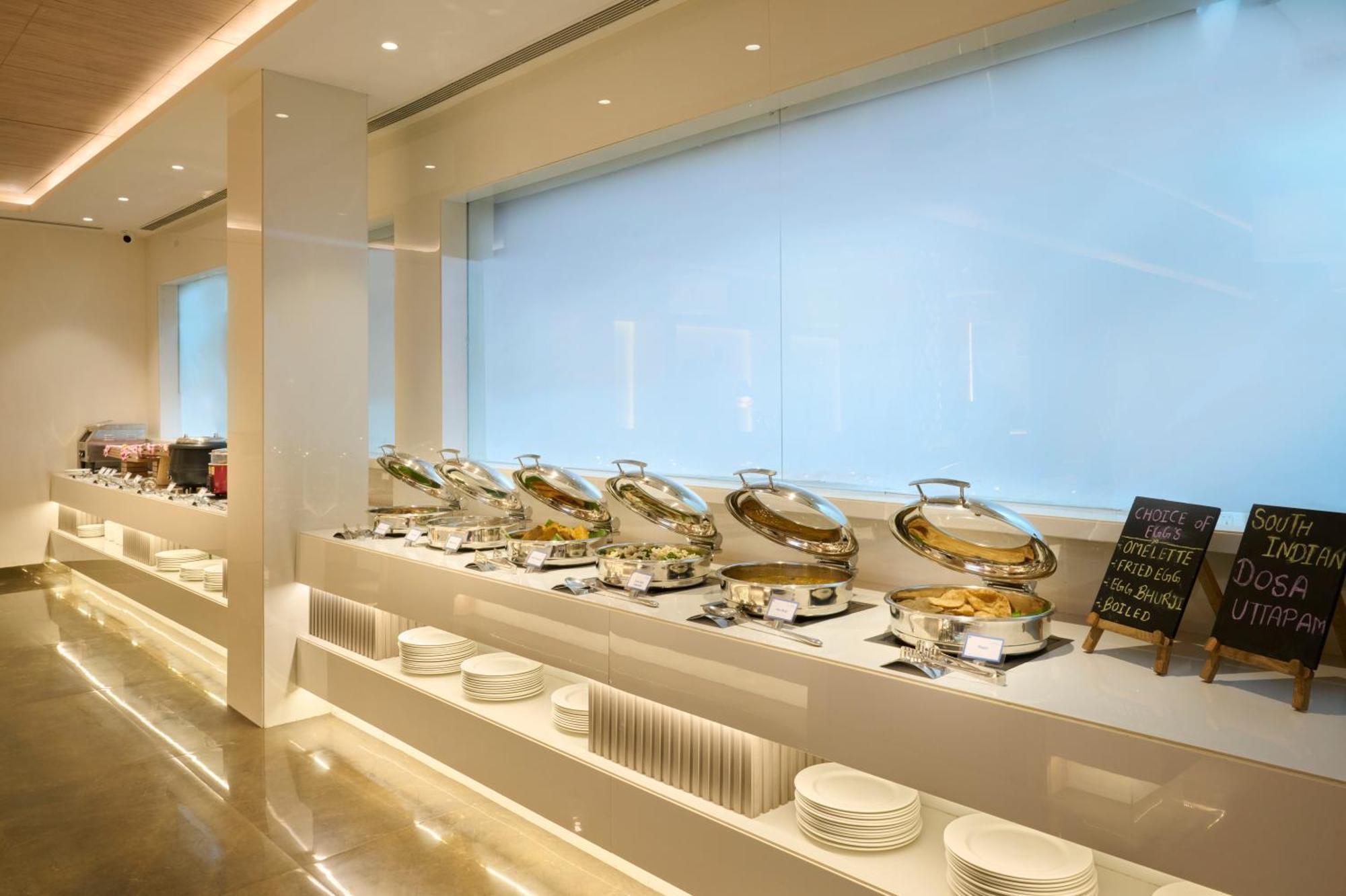 Delite Sarovar Portico Фаридабад Екстериор снимка
