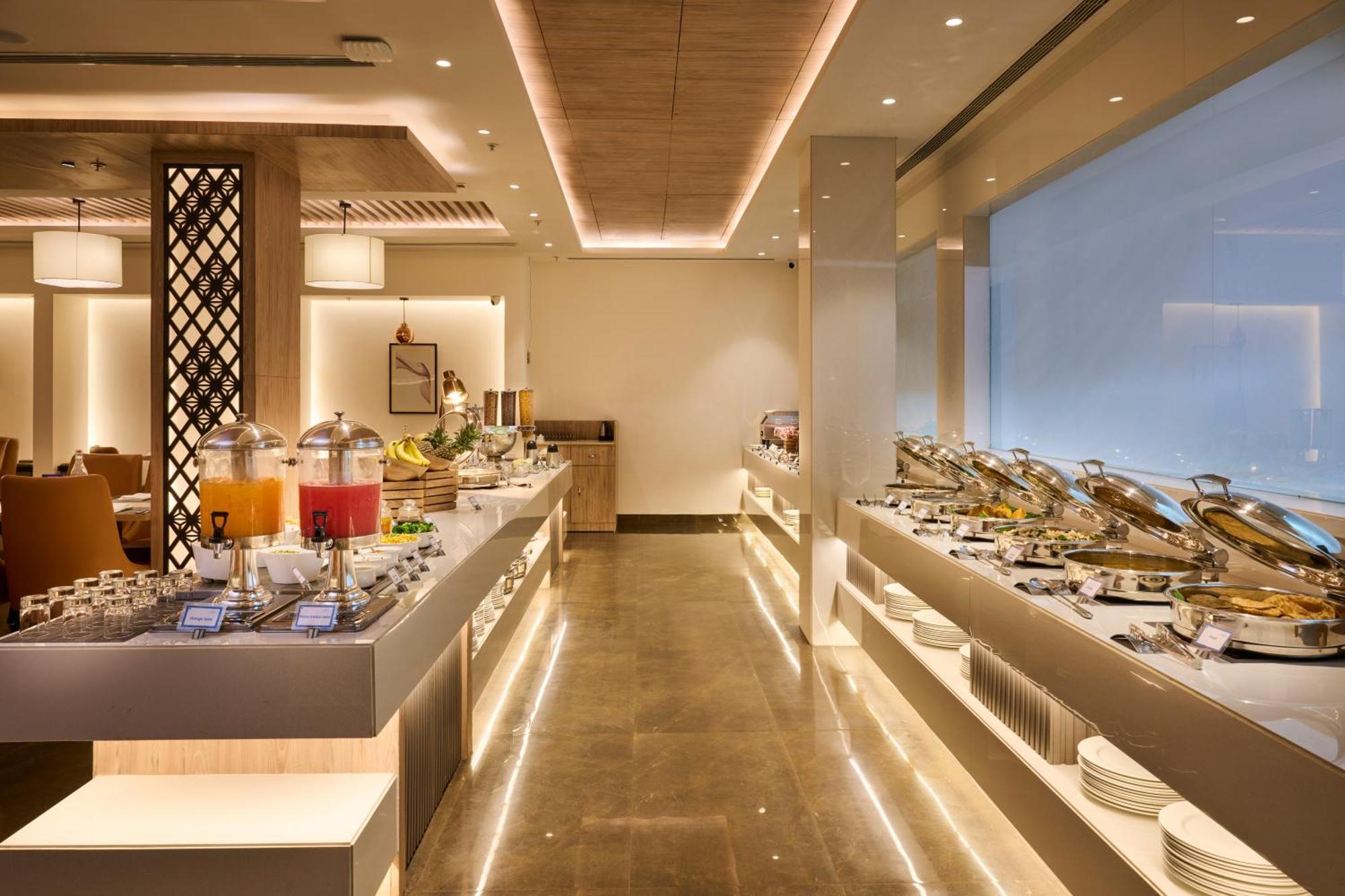 Delite Sarovar Portico Фаридабад Екстериор снимка