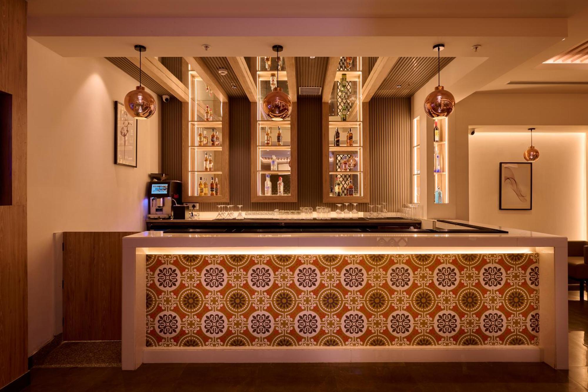 Delite Sarovar Portico Фаридабад Екстериор снимка