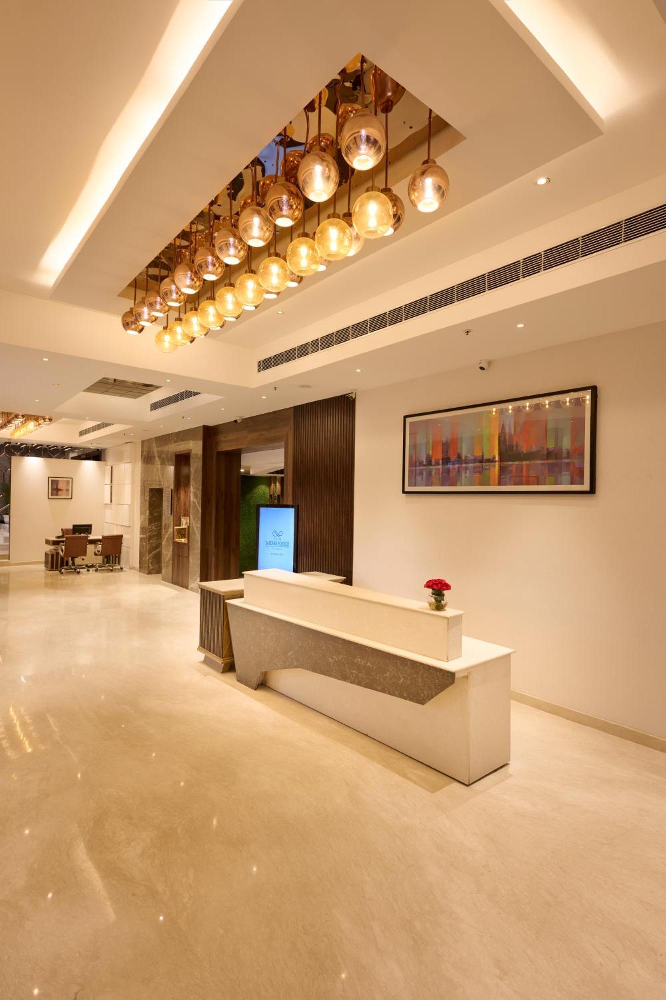 Delite Sarovar Portico Фаридабад Екстериор снимка