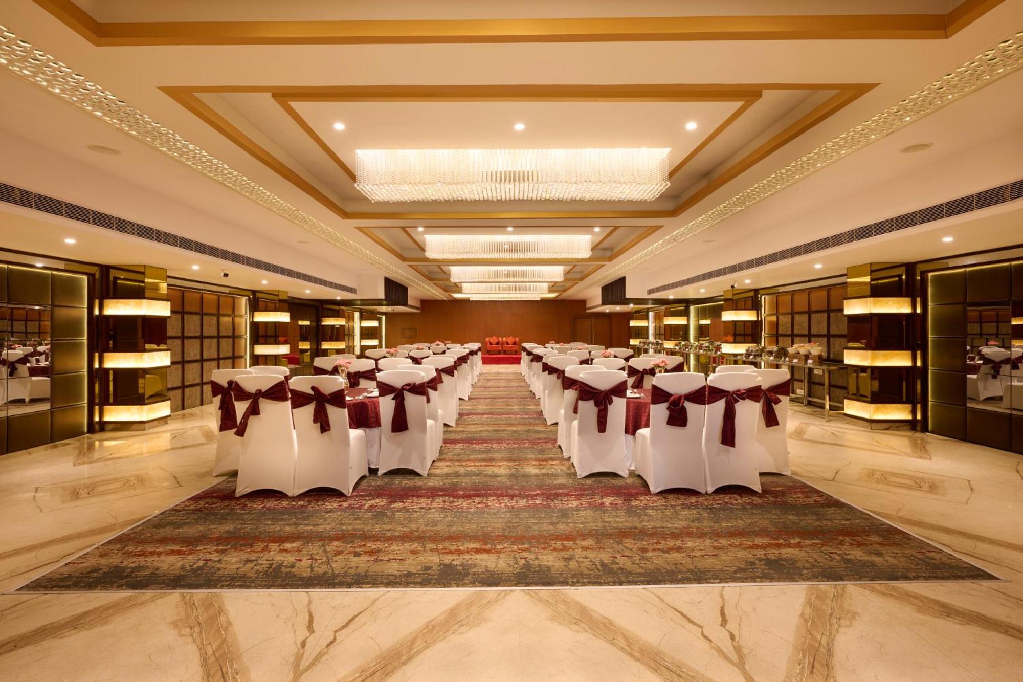 Delite Sarovar Portico Фаридабад Екстериор снимка