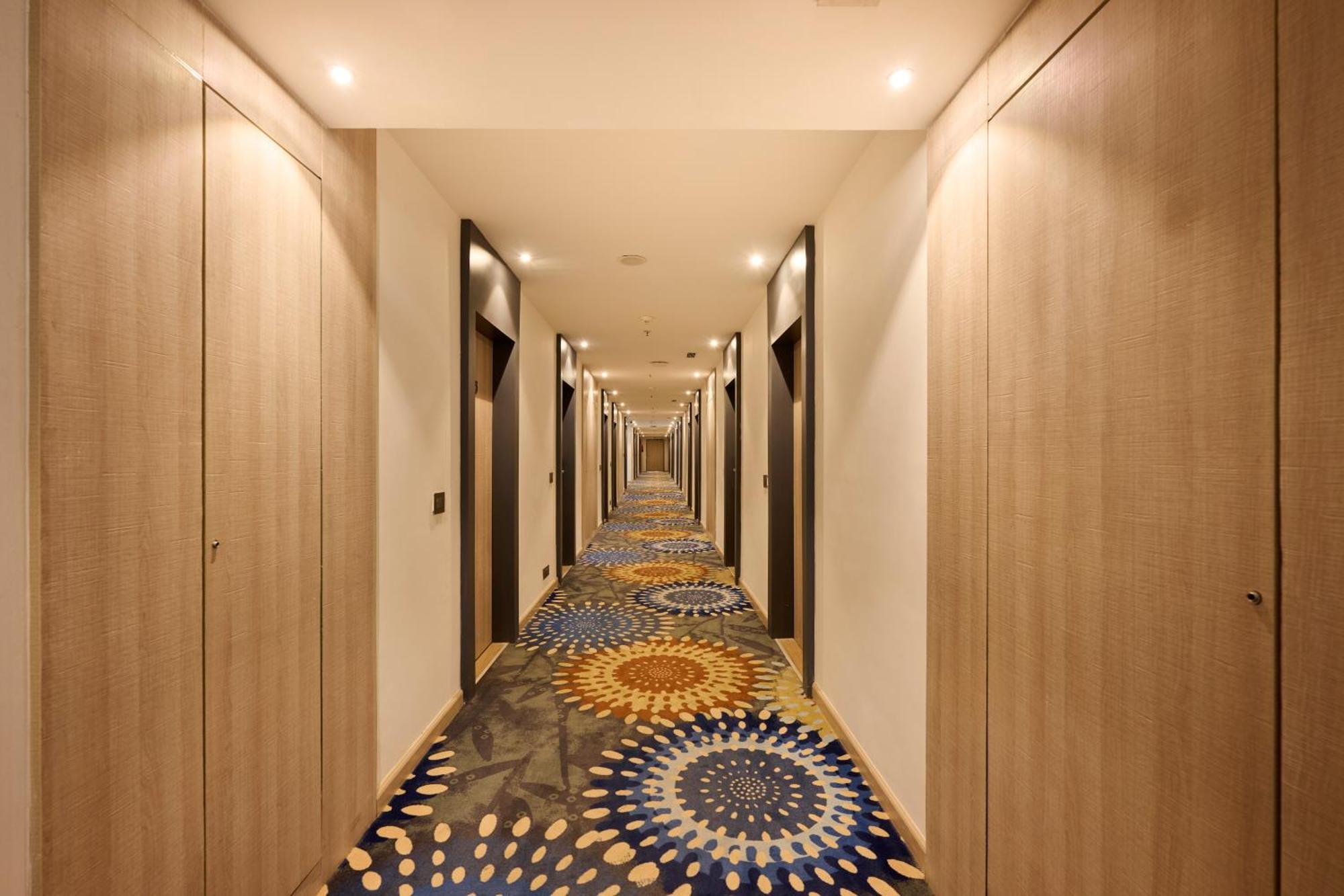 Delite Sarovar Portico Фаридабад Екстериор снимка