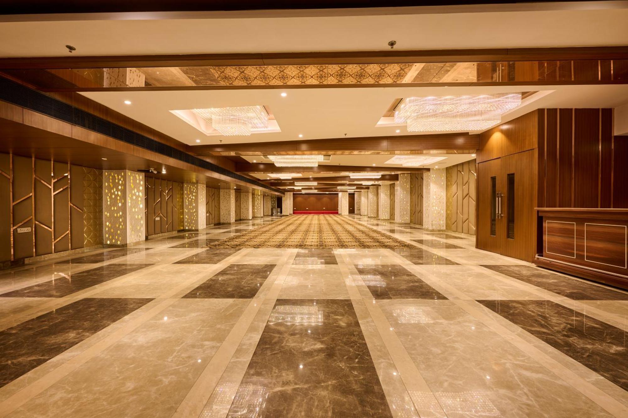 Delite Sarovar Portico Фаридабад Екстериор снимка