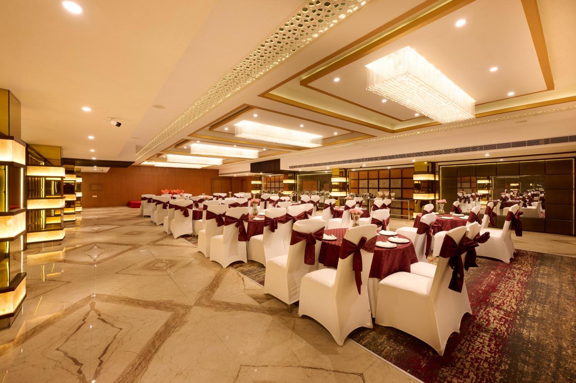 Delite Sarovar Portico Фаридабад Екстериор снимка