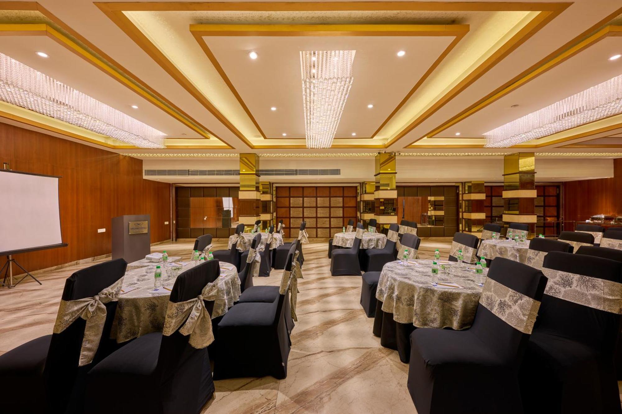 Delite Sarovar Portico Фаридабад Екстериор снимка