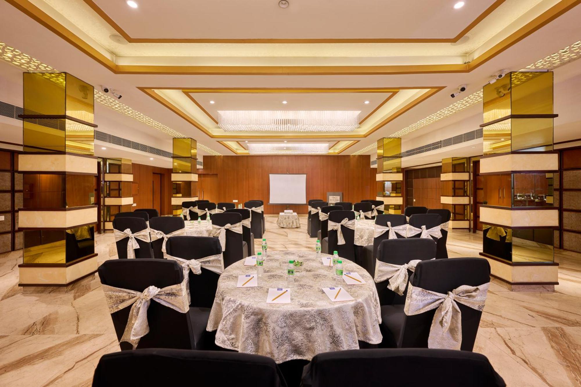 Delite Sarovar Portico Фаридабад Екстериор снимка