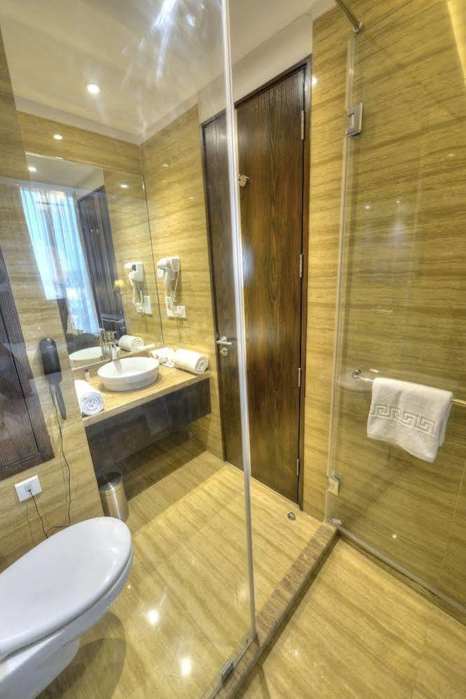 Delite Sarovar Portico Фаридабад Екстериор снимка