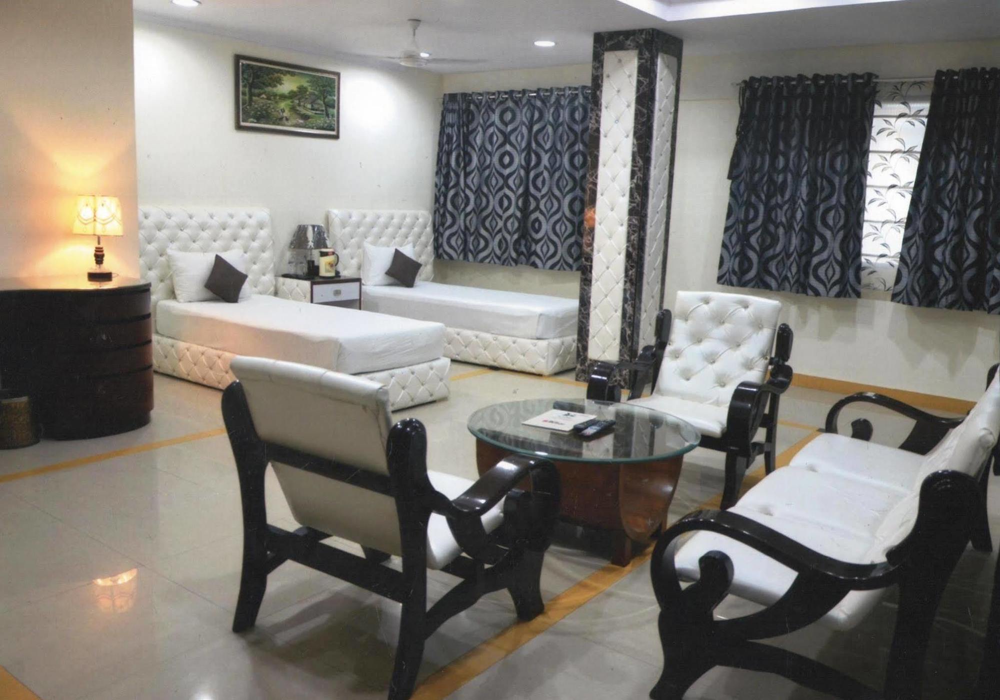 Delite Sarovar Portico Фаридабад Екстериор снимка